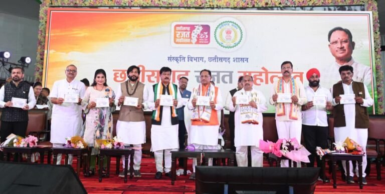 मुख्यमंत्री साय ने छत्तीसगढ़ रजत महोत्सव फोटो प्रदर्शनी का किया शुभारंभ