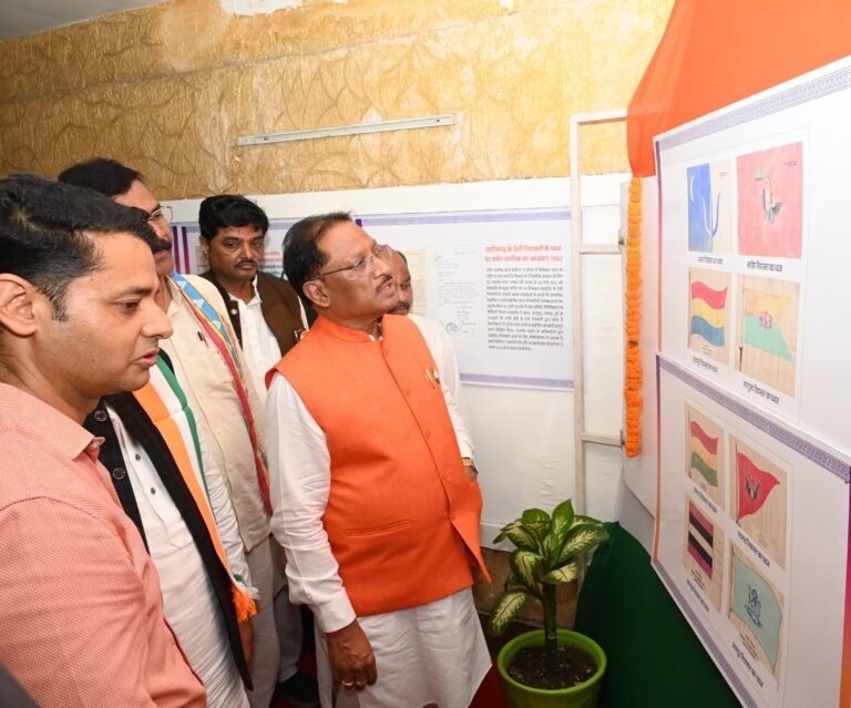 मुख्यमंत्री साय ने स्वतंत्रता दिवस पर टाउन हॉल में छायाचित्र प्रदर्शनी का किया शुभारंभ