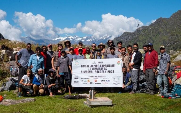 हिमालय में गूँजी जशपुर की गूंज: आदिवासी युवाओं ने जगतसुख पीक पर खोला नया मार्ग